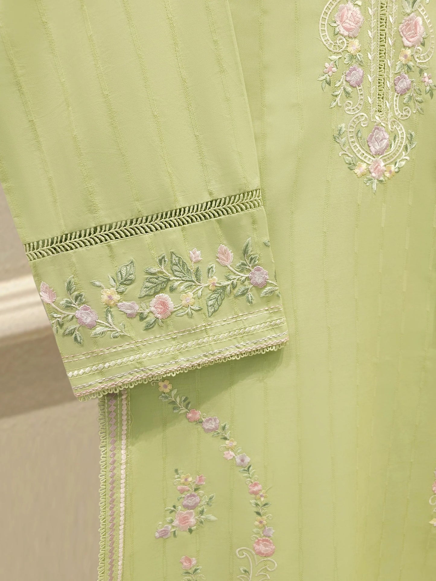2 Piece - Embroidered jacquard Suit S112214